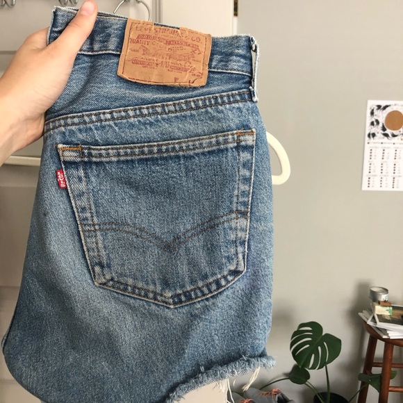 Levi’s Vintage High Rise Light Wash Shorts - Picture 3 of 8